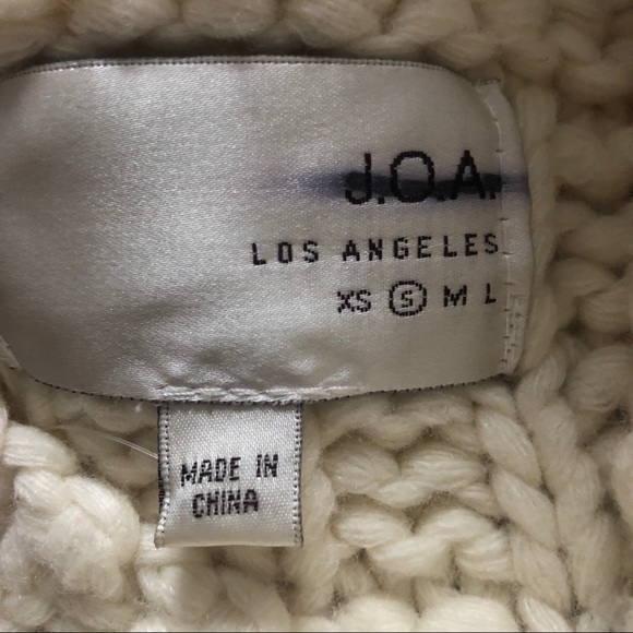 🚫SOLD🚫J.O.A. Off White Cropped Sweater - Picture 3 of 4
